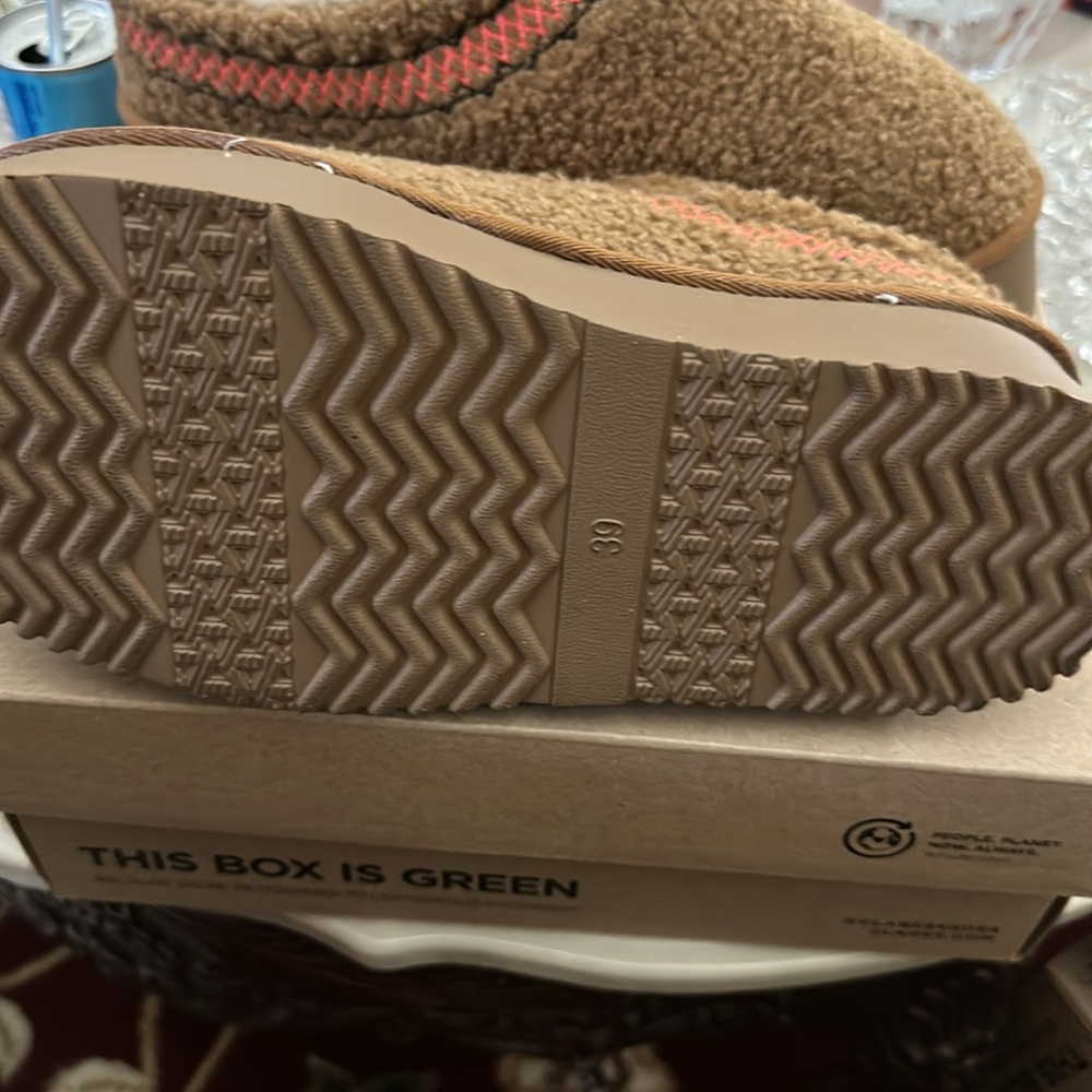 Shoes - Picture 4 of 4